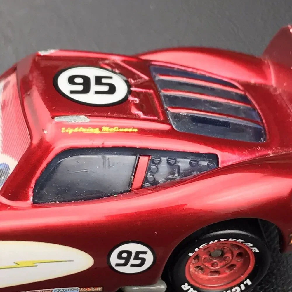 Cars Movie Toy Car 95 Rust-eze Die Cast Lightning McQueen